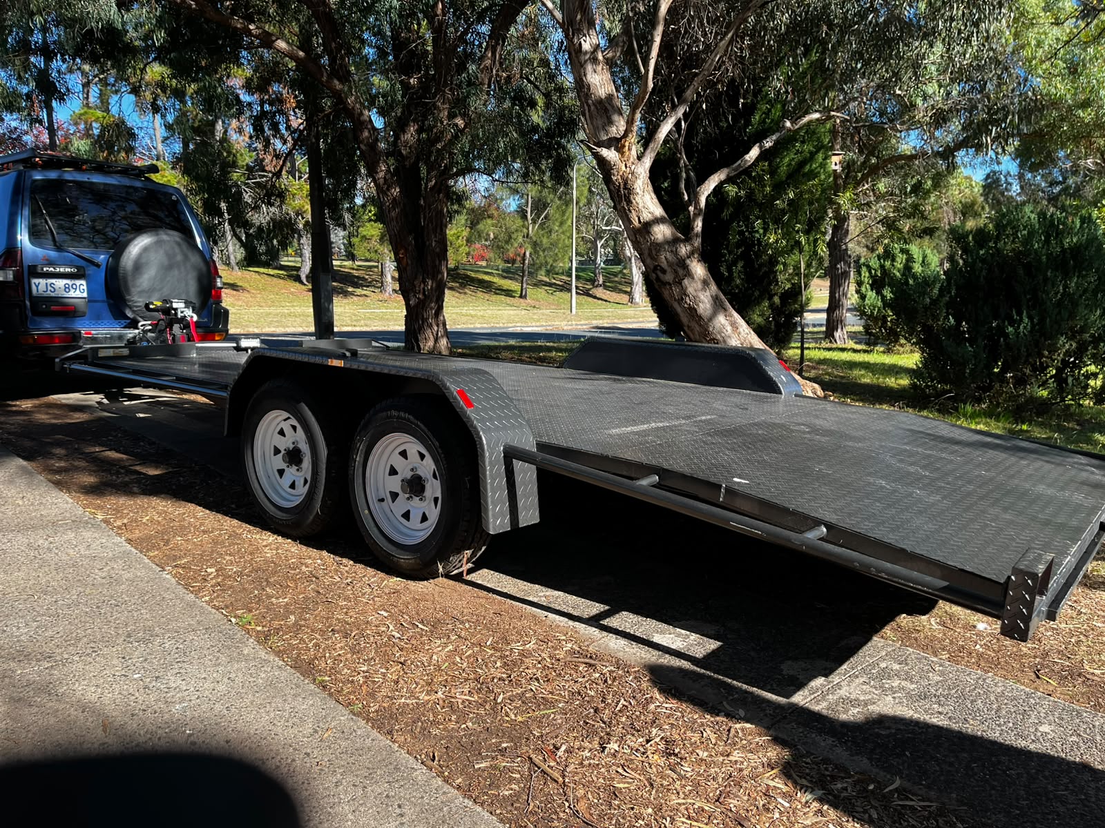 Towing vehicle